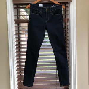 GAP low-rise dark wash jegging size 26r